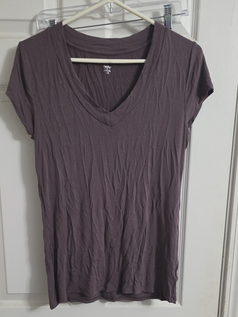 Mossimo Supply Co. Short Sleeve V-Neck Tee in Dusty Plum / Brown